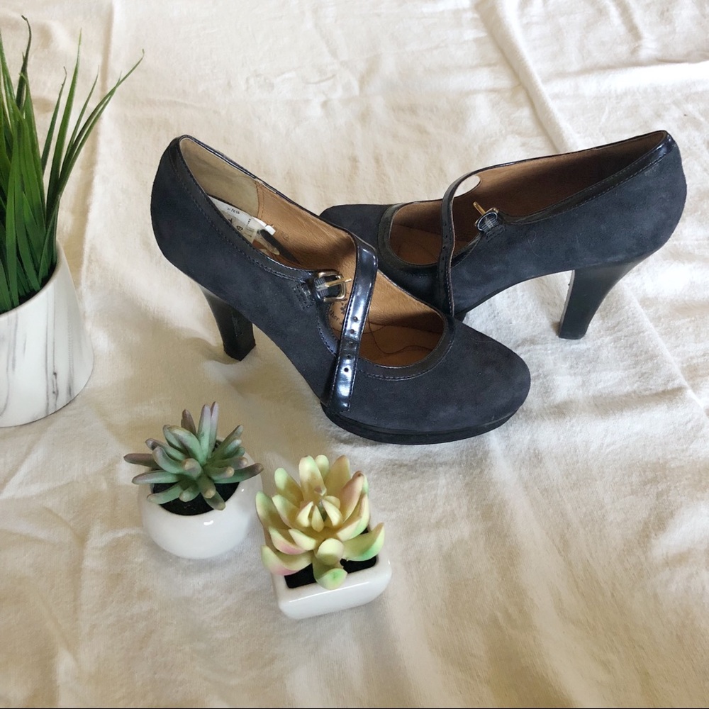 NAVY suede heeled pumps 👠